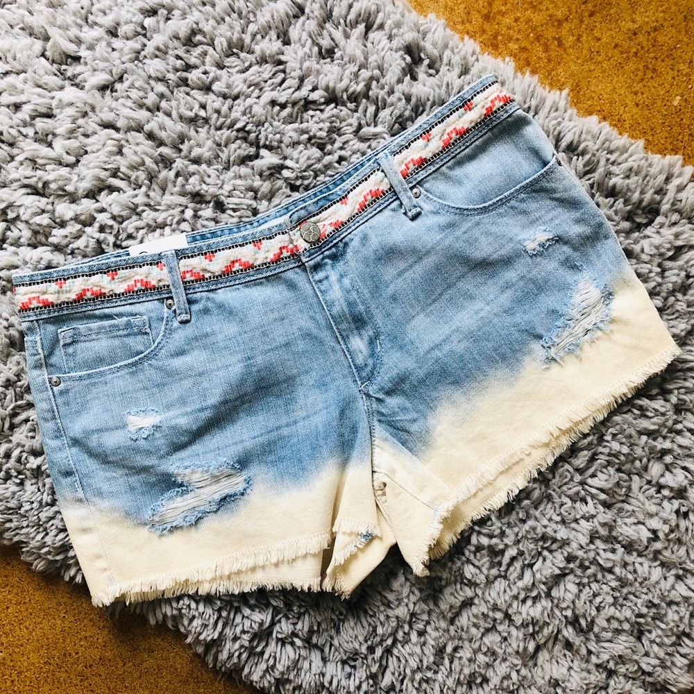 Jessica Simpson - Jean Shorts